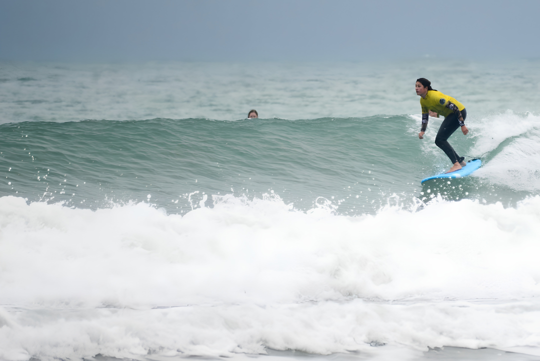 Girl surfing at Great Wester Newqauy 