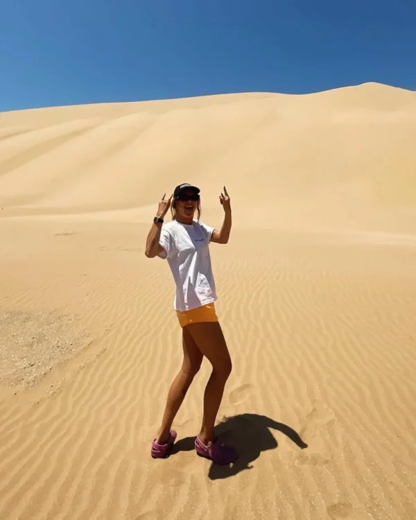 Elana host women's surf camp
