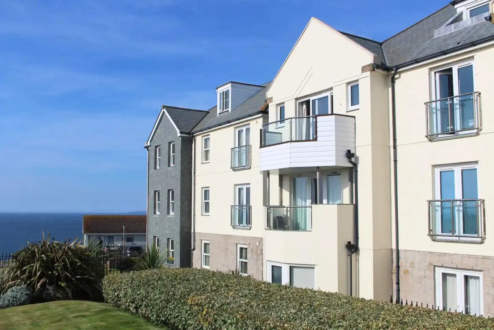 Cornwall surf camp accommodation