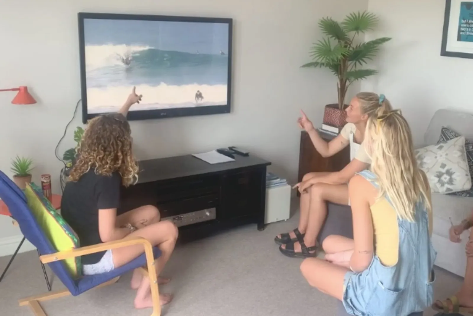 Female bodyboarders watching video
