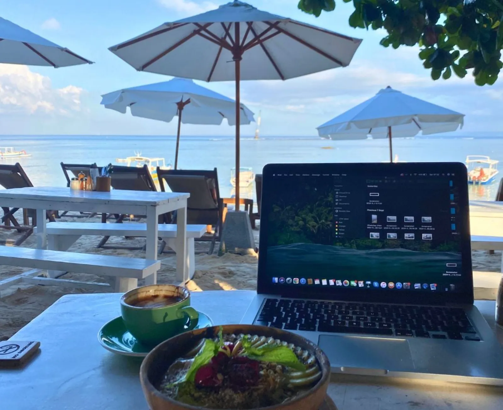 Nusa Lembongan coffee on the beach