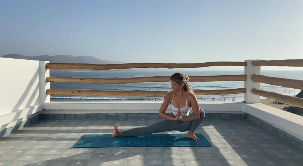 Side lunge yoga